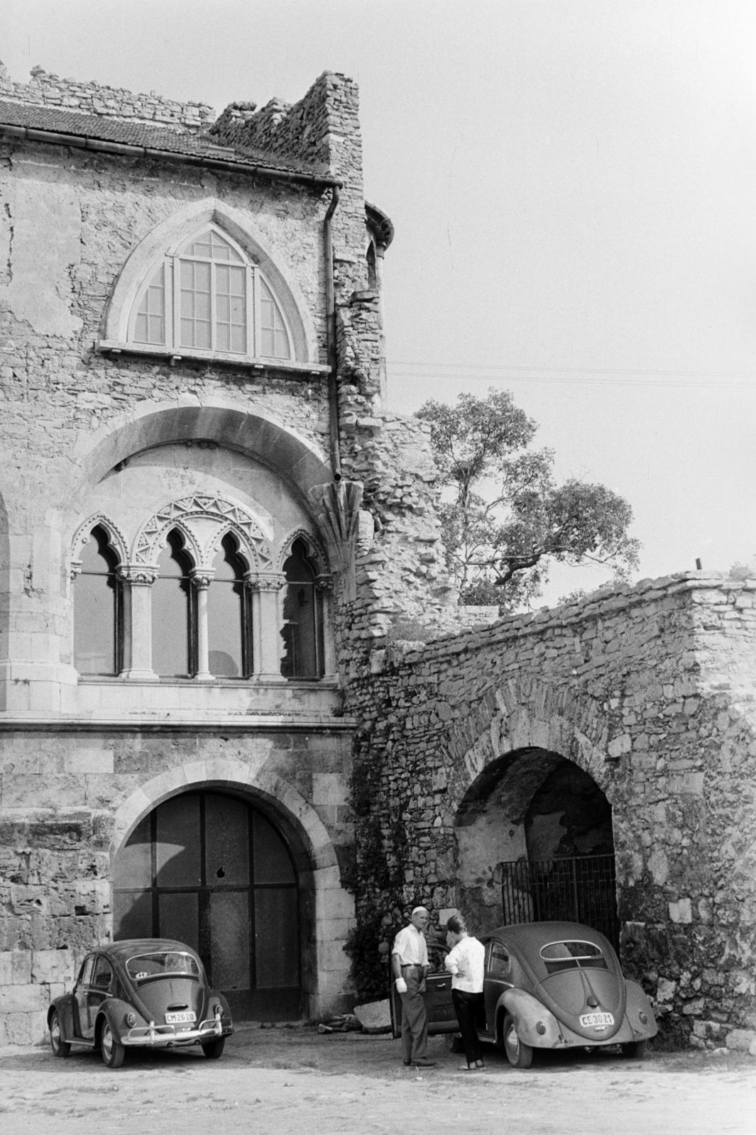 Magyarország, Tata, a Vár az Öreg-tó partján., 1962, Szalay János, Fortepan #301458