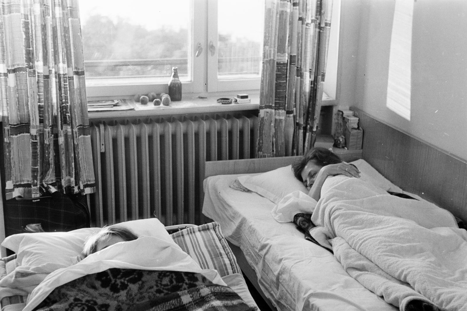 1964, Szalay János, Best of, ágynemű, hamutartó, cigaretta, fűtőtest, függöny, kempingbútor, Fortepan #301460