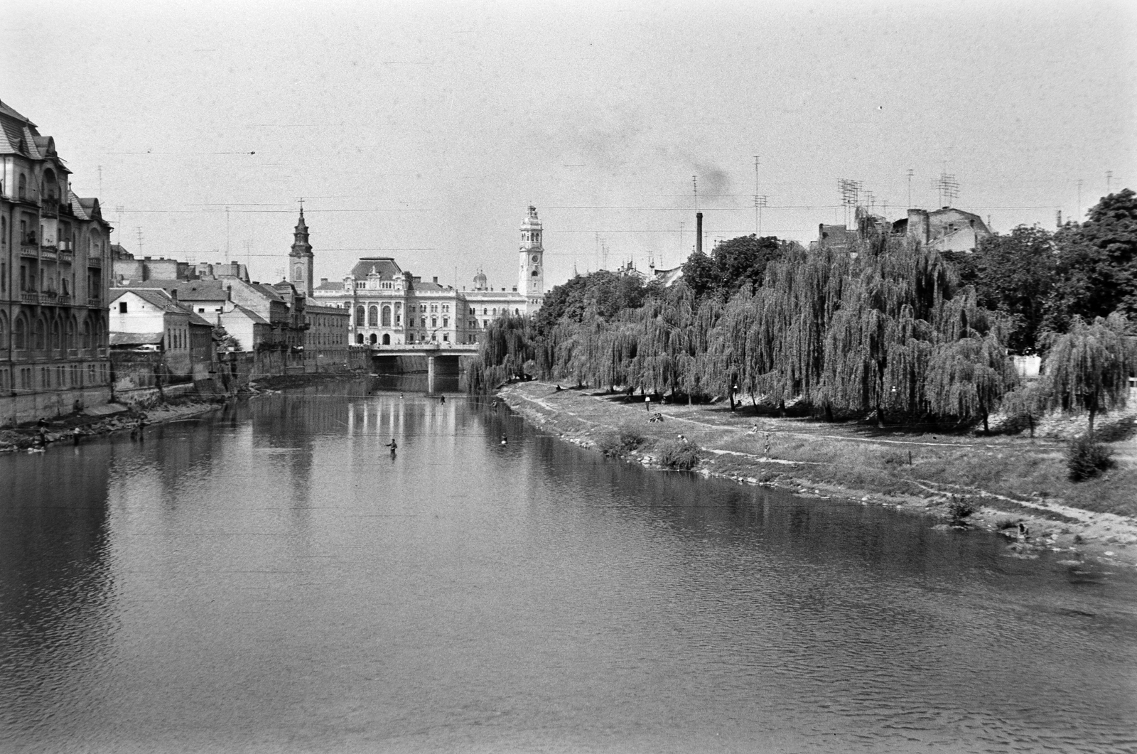 Románia,Erdély, Nagyvárad, a Sebes-Körös a Garasos hídtól a Szent László híd felé nézve, háttérben a Városháza., 1963, Németh Tamás, folyó, középület, eklektikus építészet, Rimanóczy Kálmán-terv, Fortepan #30149