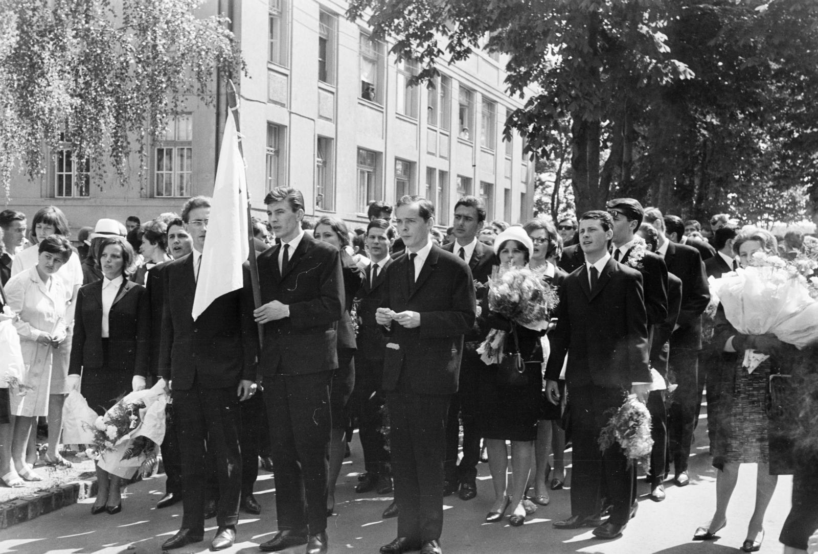 Hungary, Szeged, Klinikakert, végzős hallgatók ballagása., 1966, Szalay János, graduation, Fortepan #301491