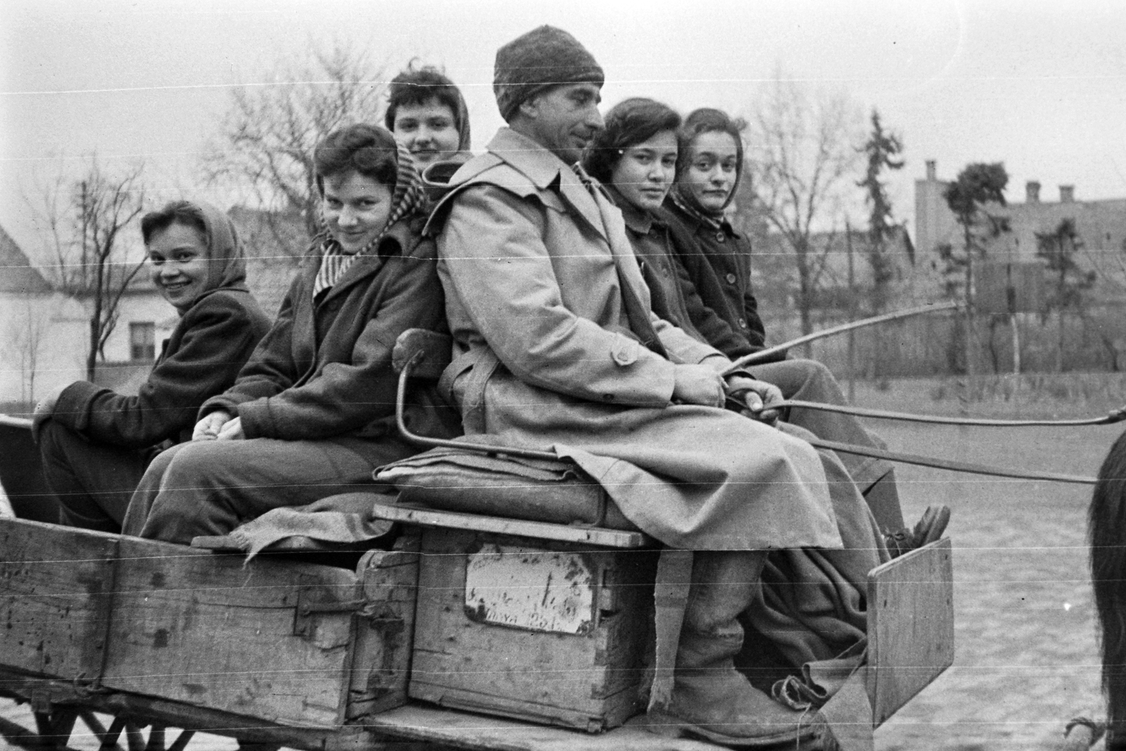 1959, Németh Tamás, tableau, women, Horse-drawn carriage, teamster, windbreaker, Fortepan #30155