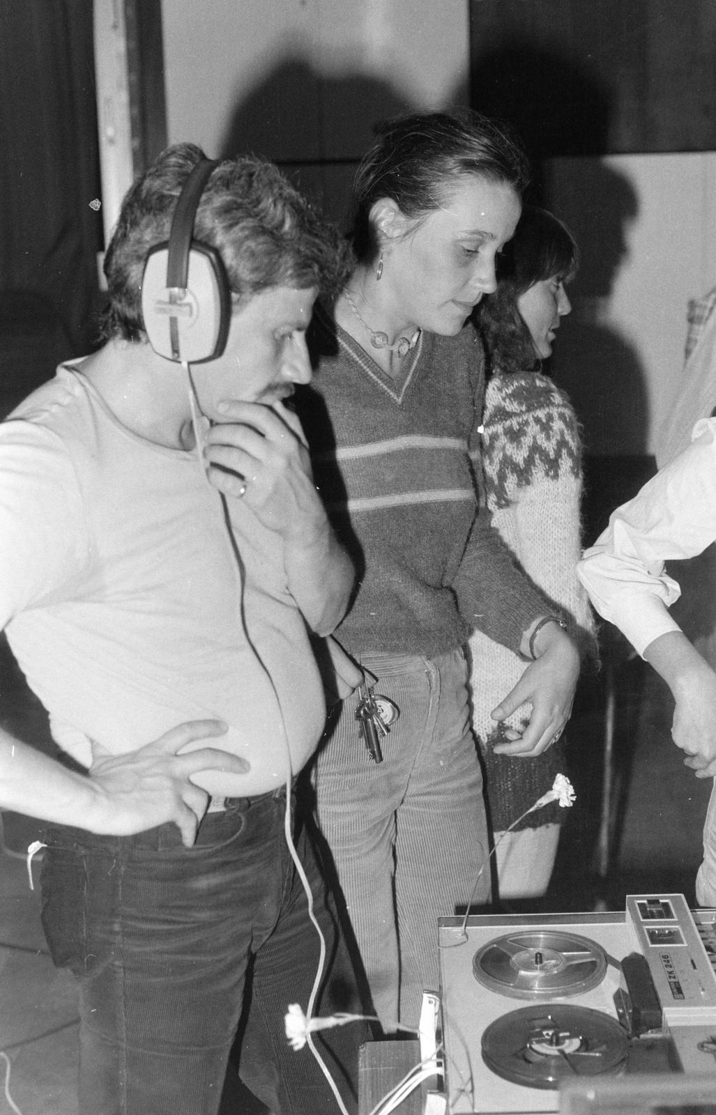 Magyarország, Budapest V., Molnár utca 9., Belvárosi Ifjúsági Ház., 1985, Szaller Károly, Budapest, magnetofon, fejhallgató, Fortepan #301627