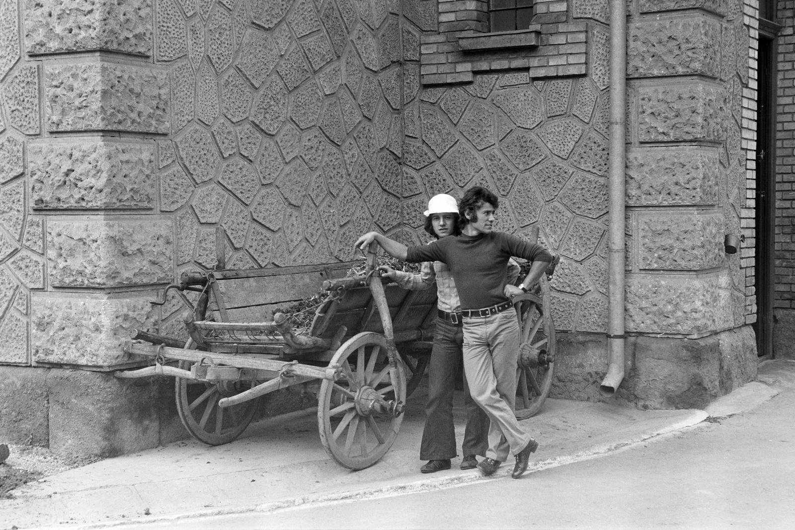 Magyarország, Parád, a felvétel a Cifra Istálló és kocsimúzeum előtt készült., 1974, Szaller Károly, Fortepan #301668