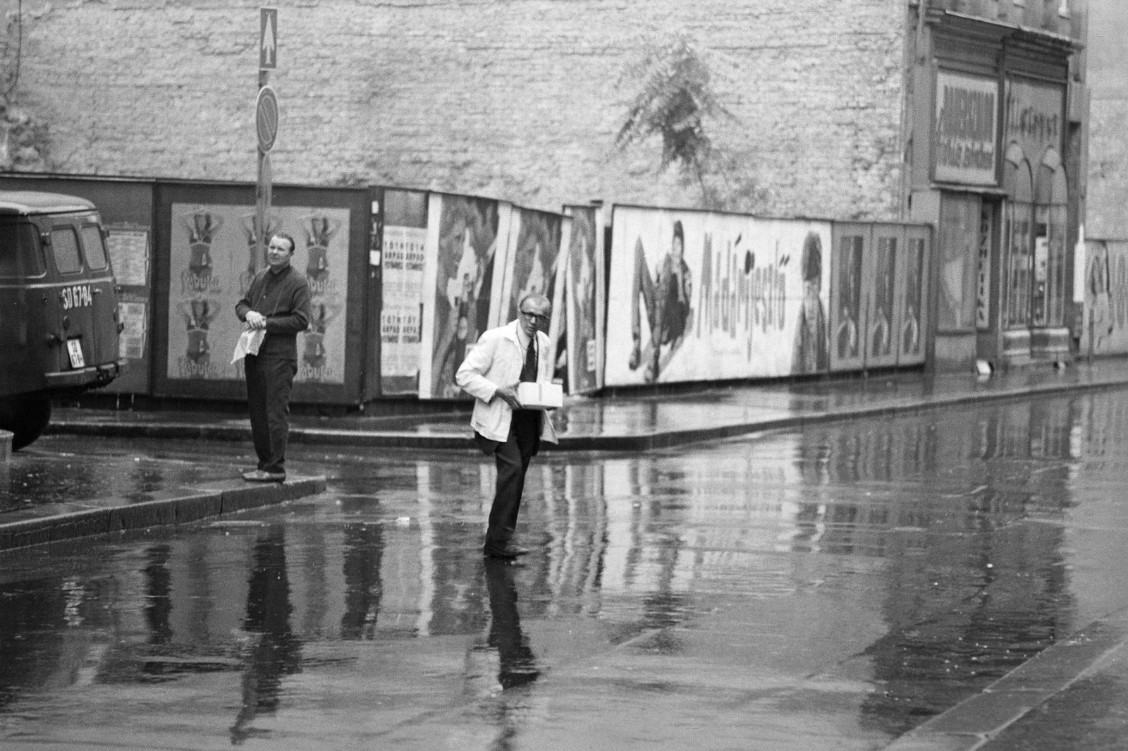 Hungary, Budapest V., a Váci utca a Régi posta utcai kereszteződésnél., 1975, Szaller Károly, Budapest, Fortepan #301703