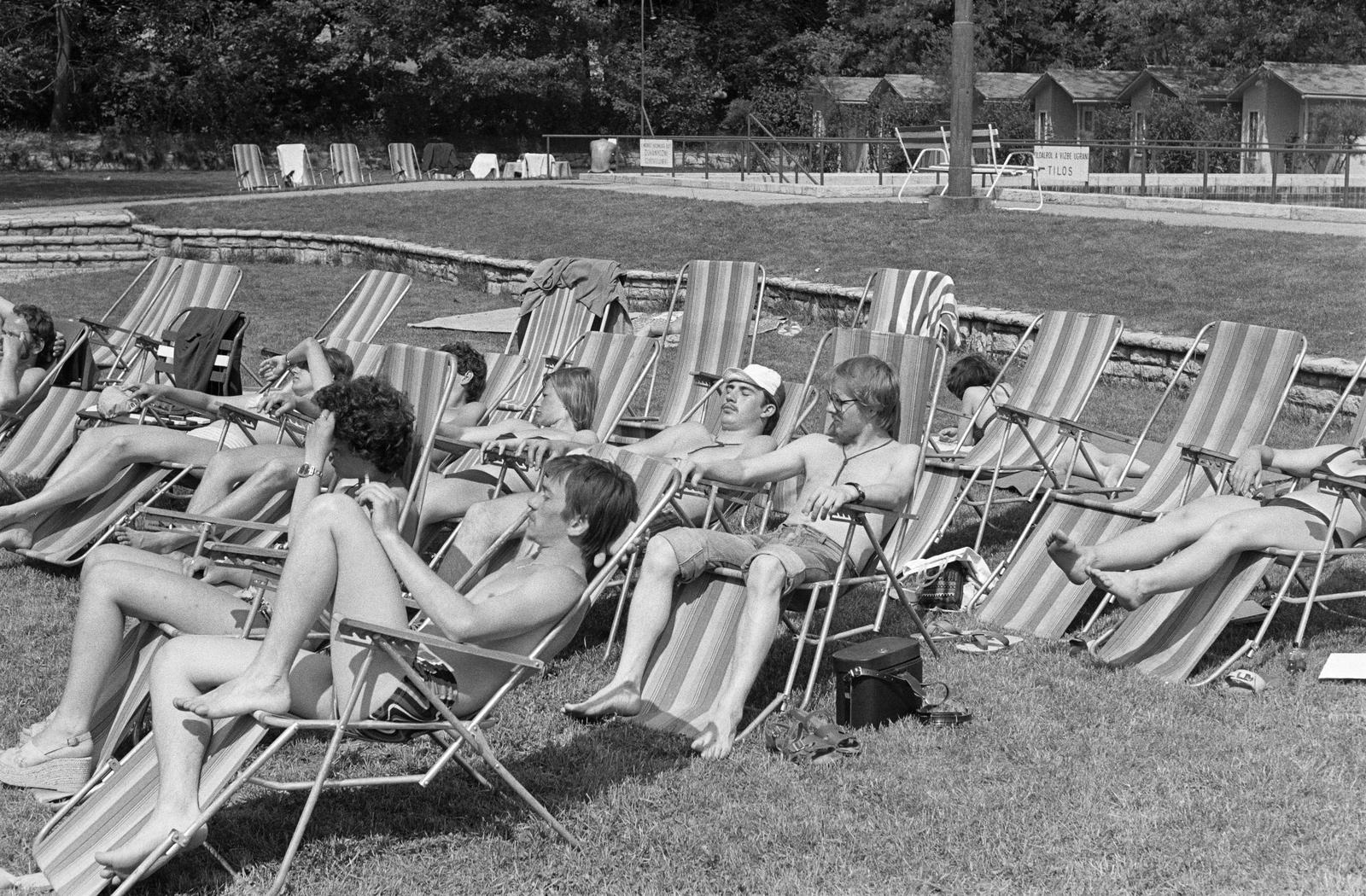 1977, Szaller Károly, sunbathe, deck chair, untitled, Fortepan #301707