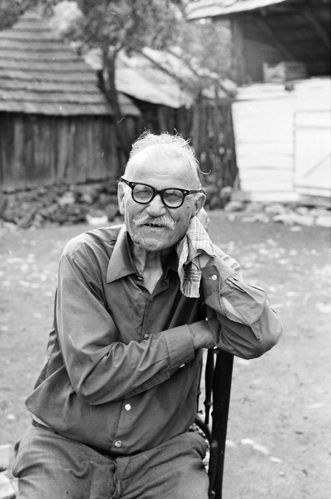 Magyarország, Rakacaszend, 1980, Szaller Károly, férfi, idős ember, portré, szemüveg, Fortepan #301722