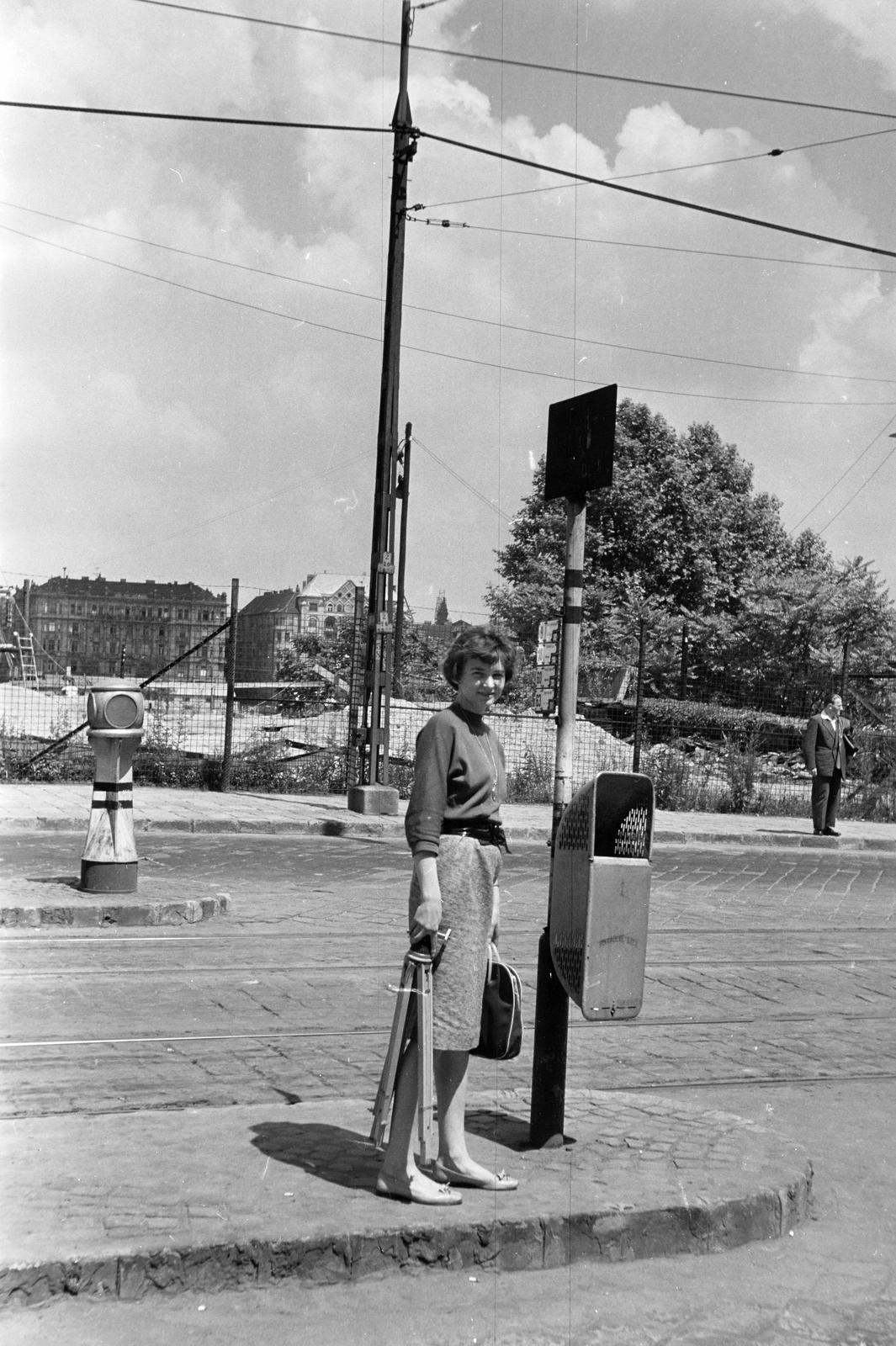 1960, Szalontai Tamás, szemetes, fotóállvány, csibilámpa, kézben tartani, Fortepan #301781