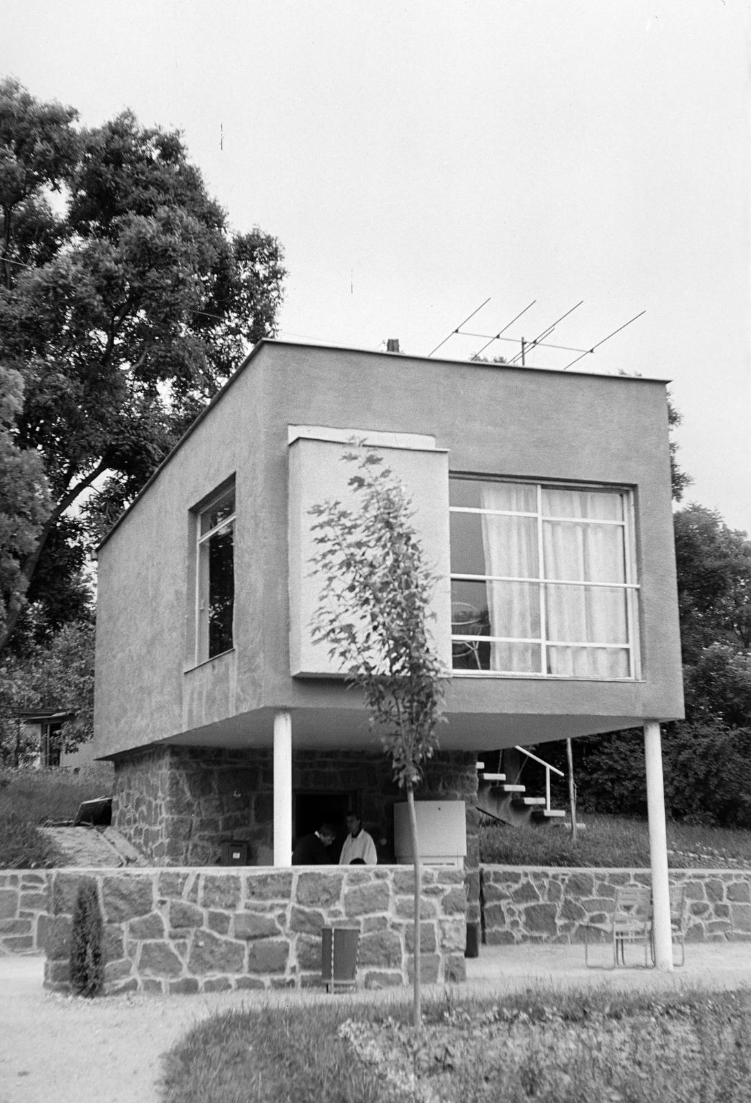 Magyarország,Balaton, Tihany, Motel., 1963, Szalontai Tamás, terméskő, lábasház, osztott ablak, modern építészet, Fortepan #301854