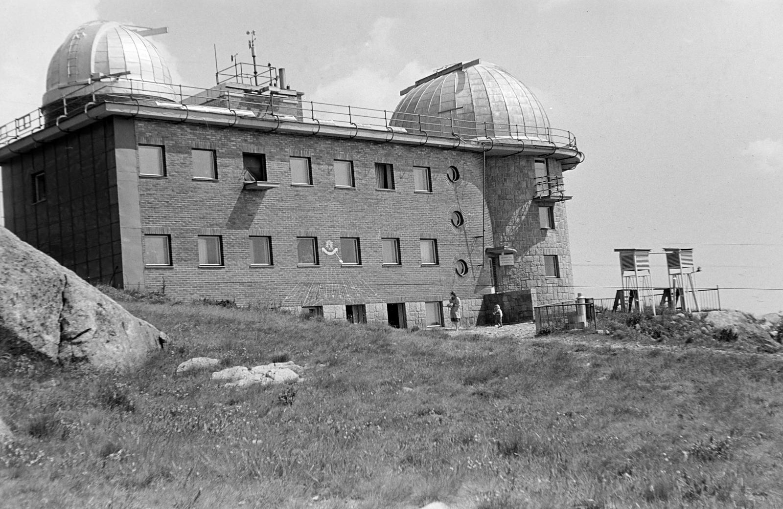 1964, Szalontai Tamás, meteorológia, napóra, téglaburkolat, épület, modern építészet, Fortepan #301875