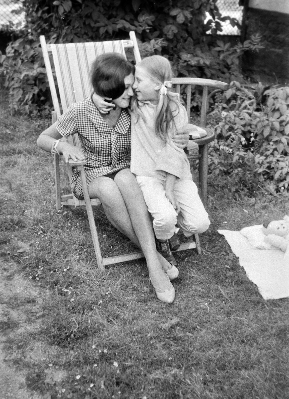 1964, Németh Tamás, garden, doll, summer, girl, woman, deck chair, double portrait, kid, Fortepan #30190