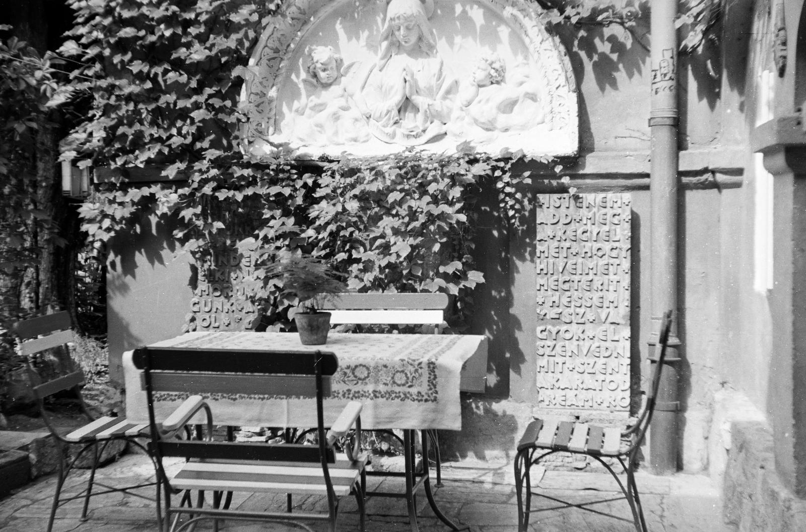 1964, Szalontai Tamás, chair, tablecloth, table, relief, label, Fortepan #301907