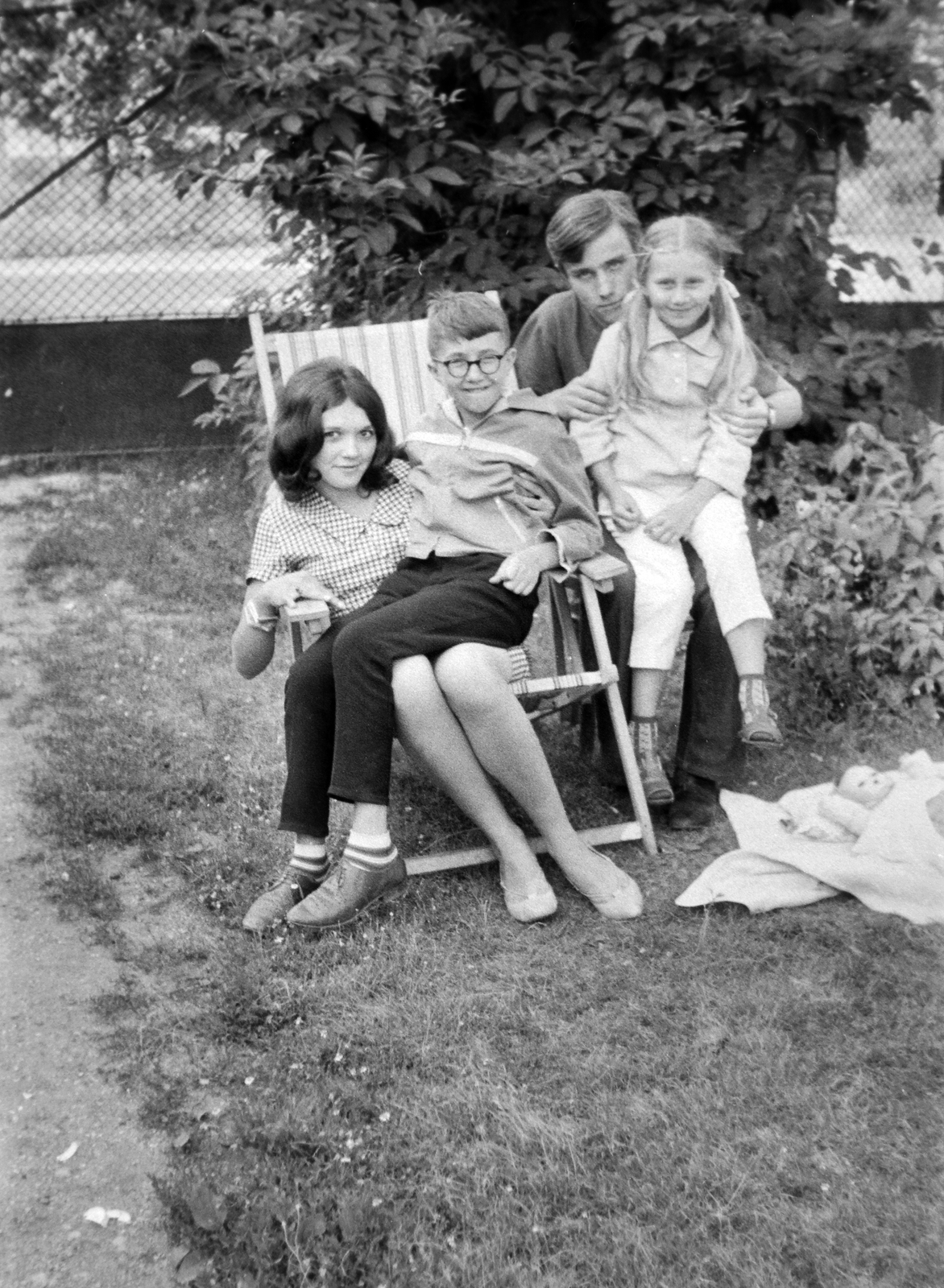 1964, Németh Tamás, garden, doll, tableau, summer, kids, man, boy, girl, woman, deck chair, sitting on lap, Fortepan #30191