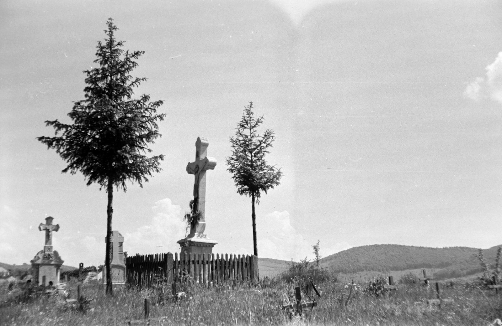 Hungary, Mogyoróska, temető., 1964, Szalontai Tamás, cross, Fortepan #301912