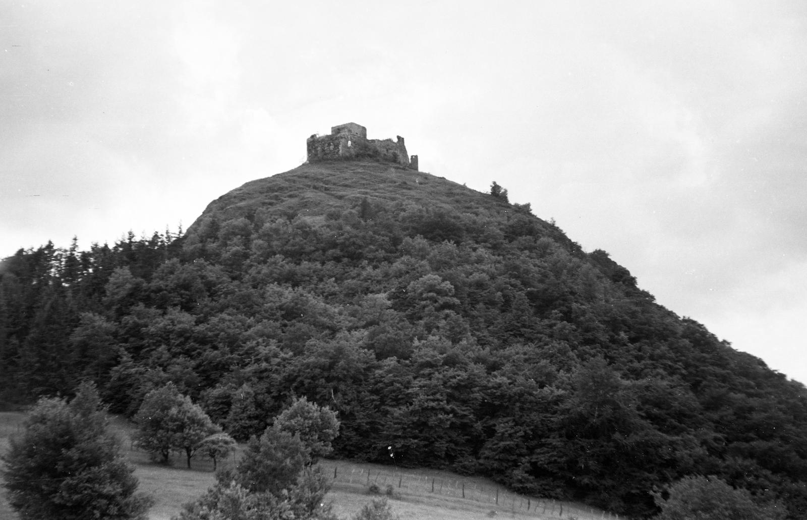 Hungary, Füzér, a Füzéri vár., 1964, Szalontai Tamás, castle ruins, mountain, Fortepan #301921