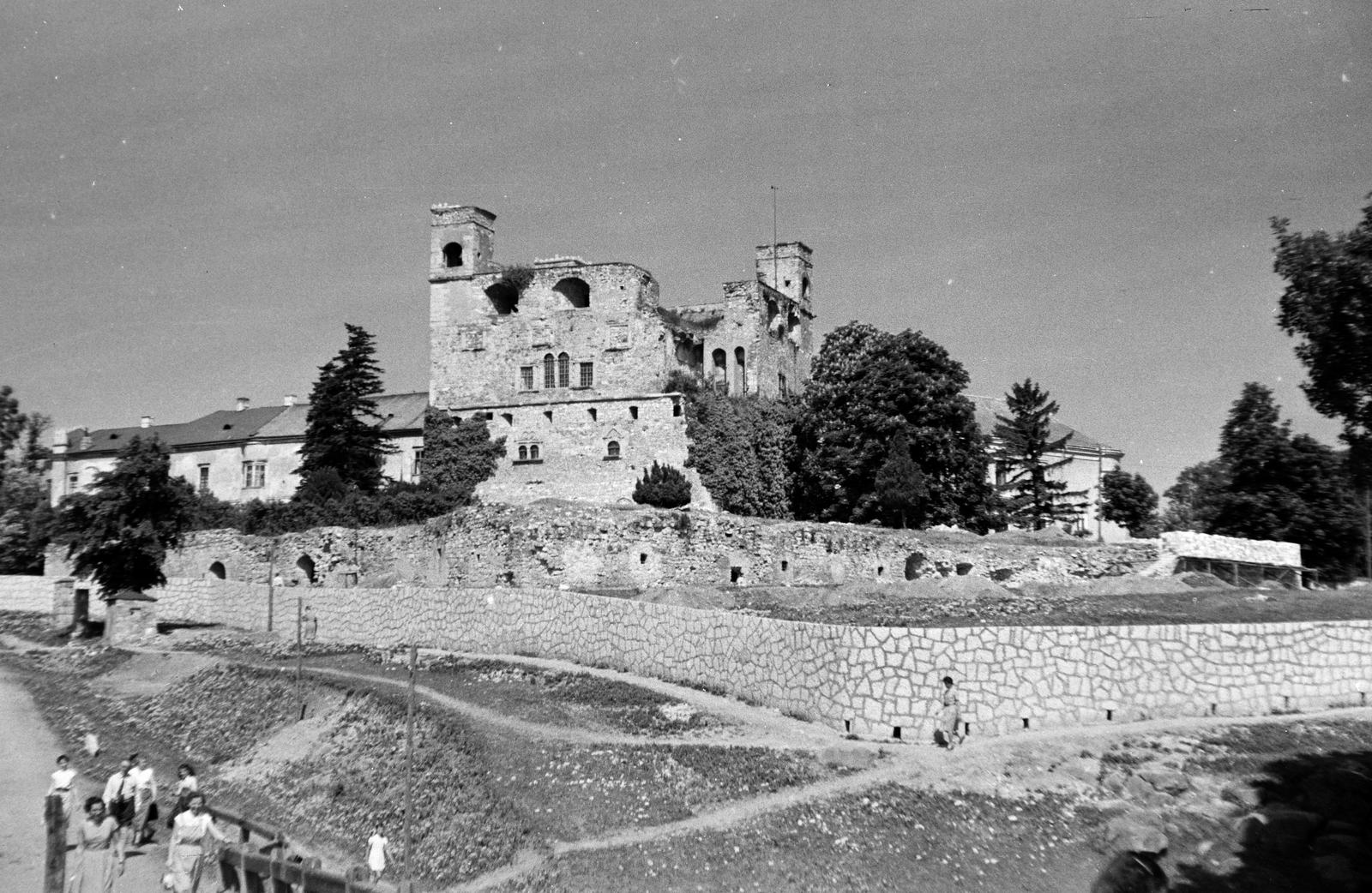 Hungary, Sárospatak, Rákóczi-vár, középen a Vörös-torony., 1960, Szalontai Tamás, castle wall, castle, sloping, Fortepan #301924