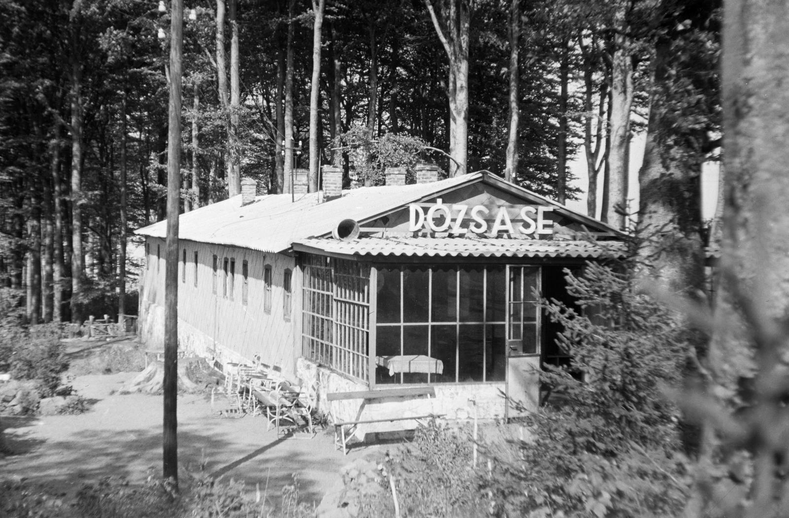 Magyarország, Kékestető, Dózsa Síház., 1960, Szalontai Tamás, pavilon, pad, Fortepan #301969