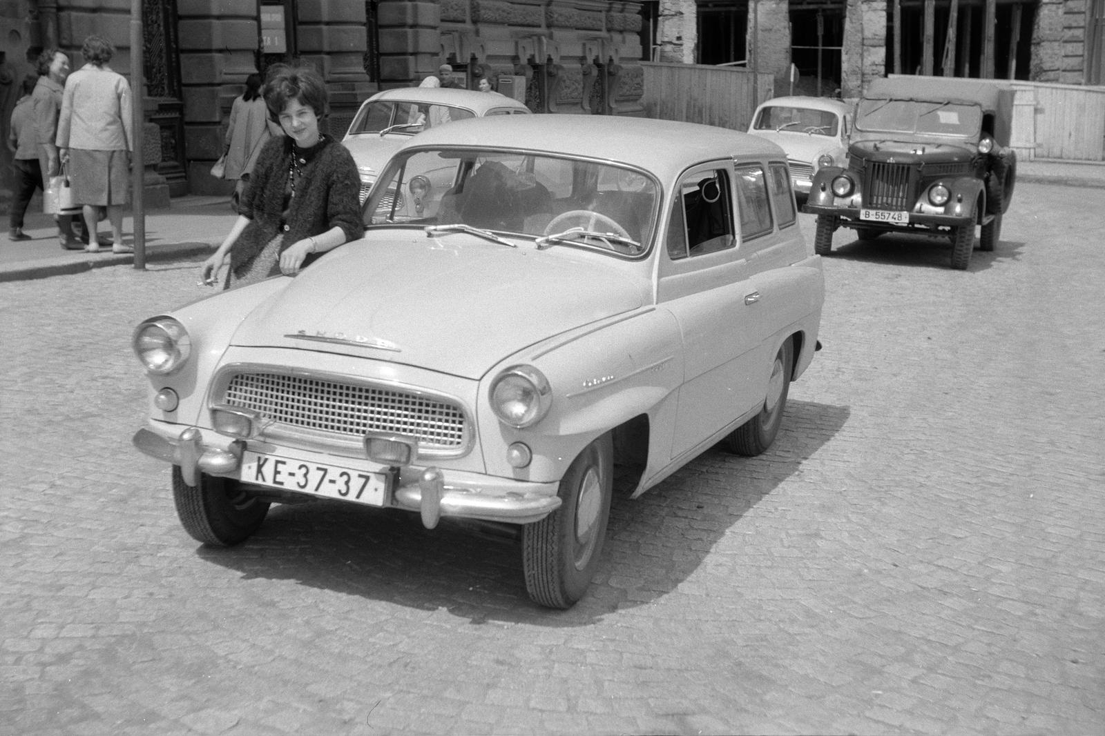 1965, Szalontai Tamás, Skoda-márka, lányok-járművek, terepjáró, rendszám, automobil, lányok, Fortepan #302030
