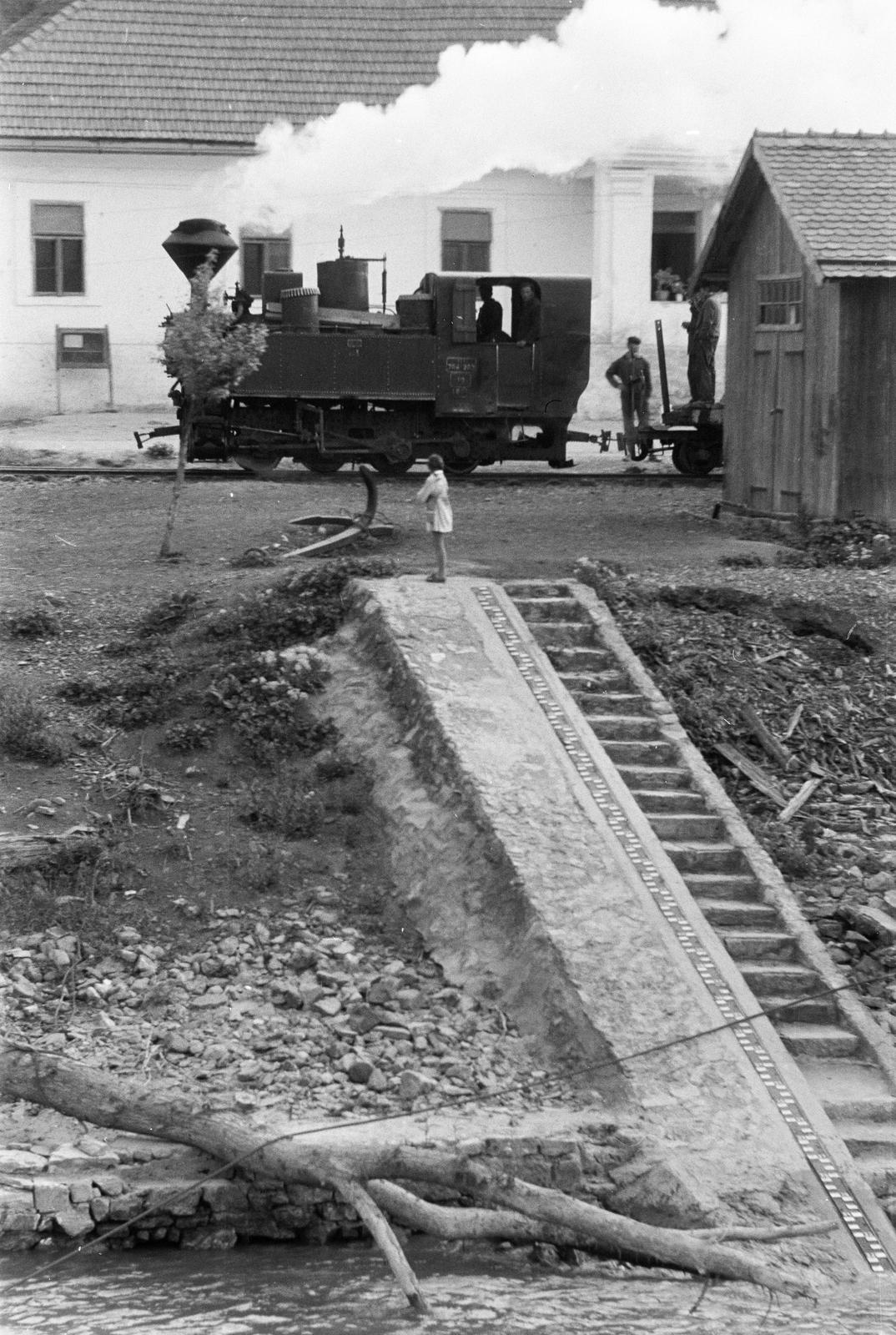 1965, Szalontai Tamás, steam locomotive, flight of stairs, shore, Fortepan #302050