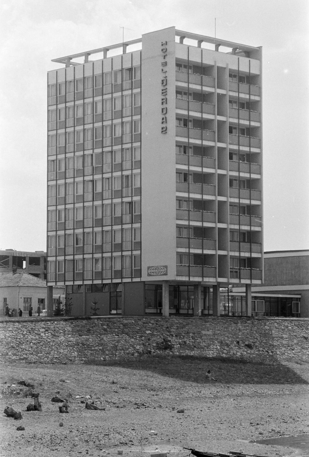 Serbia, Kladovo, ulica Dunavska 5., Hotel Đerdap., 1965, Szalontai Tamás, tall house, modern architecture, Fortepan #302061