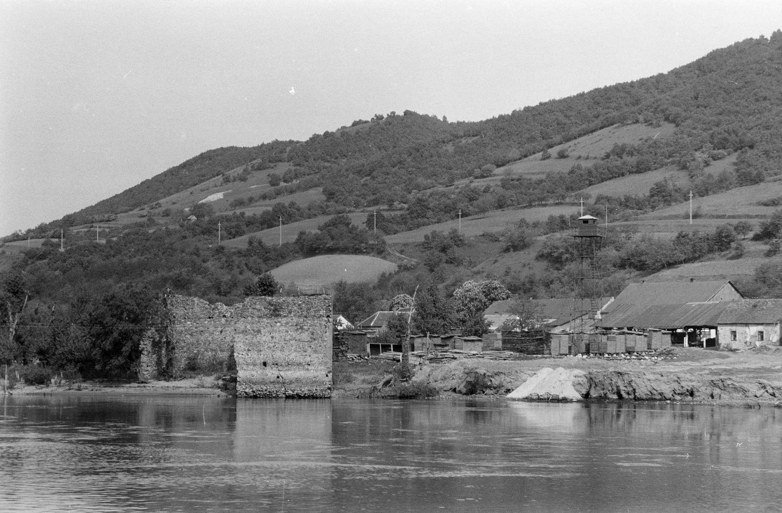 Románia, Berszászka, Drenkova, Duna-part, Drankó vára., 1965, Szalontai Tamás, magasles, rom, vízpart, hegyoldal, Fortepan #302065