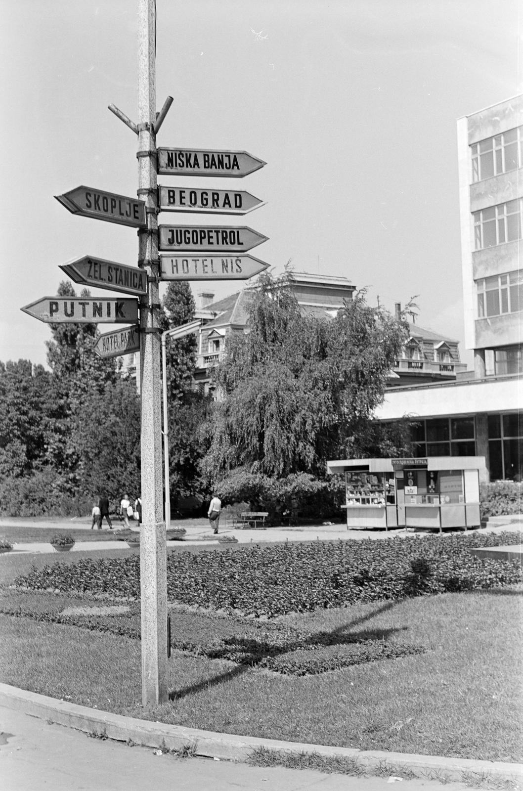Serbia, Trg Kralja Milana., 1969, Szalontai Tamás, road signs, Fortepan #302081