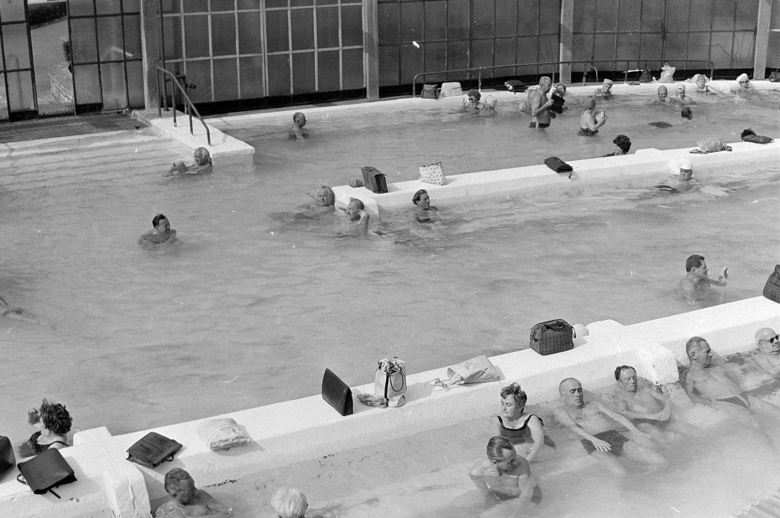 Magyarország, Budapest XIII., Dagály (Szabadság) fürdő., 1972, Szalontai Tamás, gyógyfürdő, medence, Budapest, Fortepan #302110