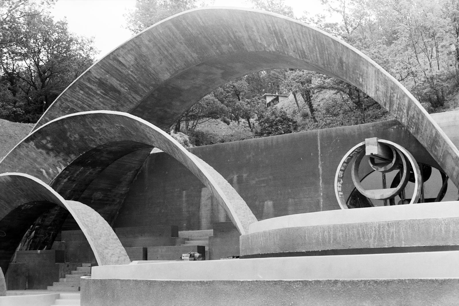 Magyarország,Dunakanyar, Visegrád, Lepence, strandfürdő, a felvétel az építkezés idején készült., 1980, Szalontai Tamás, modern építészet, Fortepan #302118