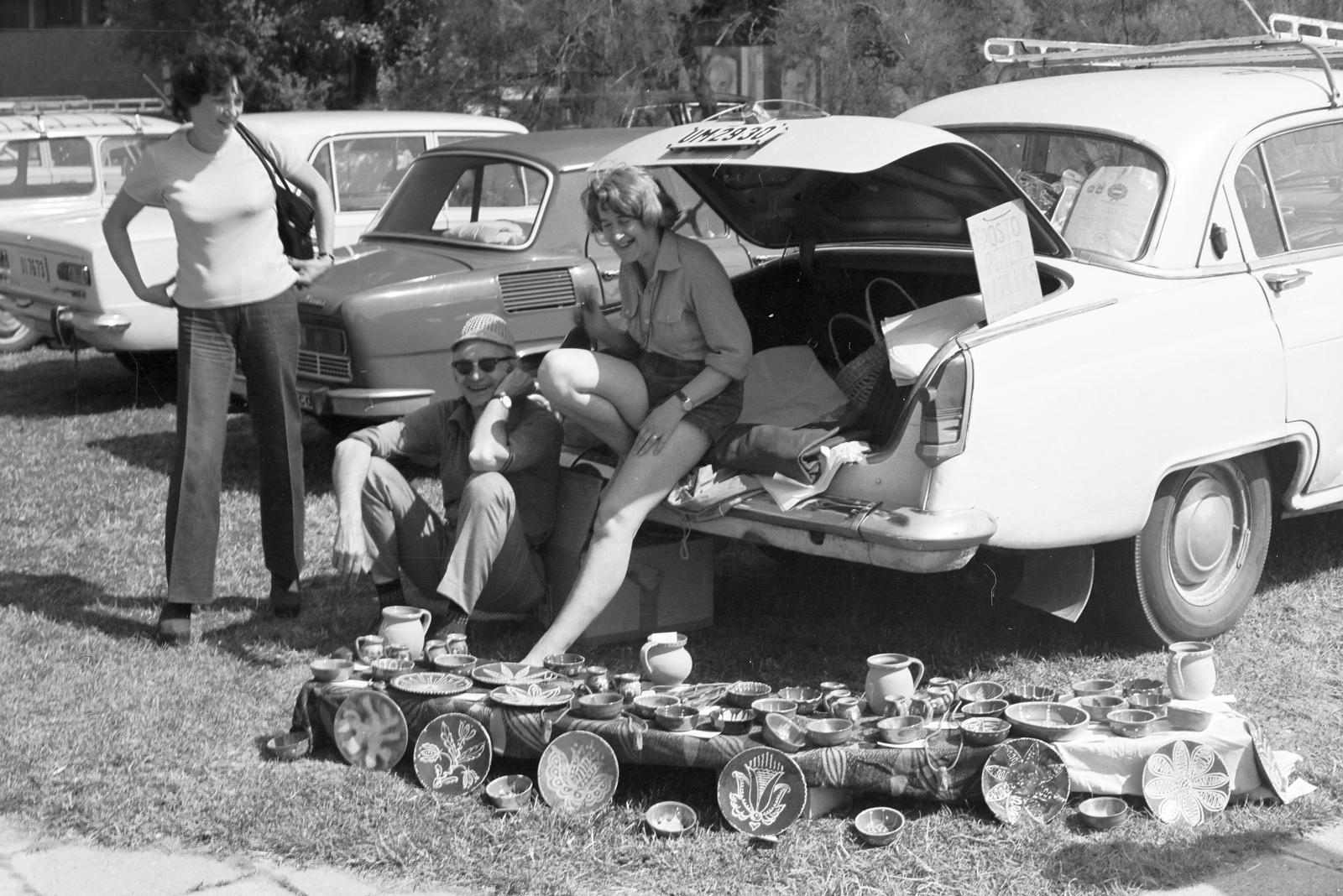 1979, Szalontai Tamás, csomagtartó ajtó, tányér, kerámia, árus, Fortepan #302125