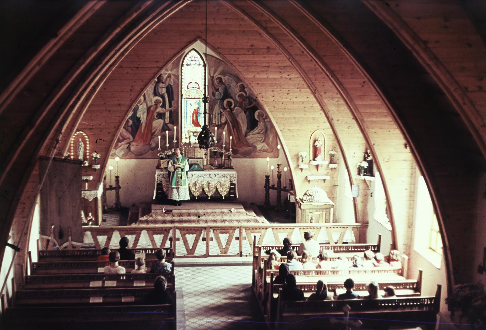 1960, Szalontai Tamás, templombelső, oltár, faburkolat, gyertya, színes, pap, Fortepan #302145