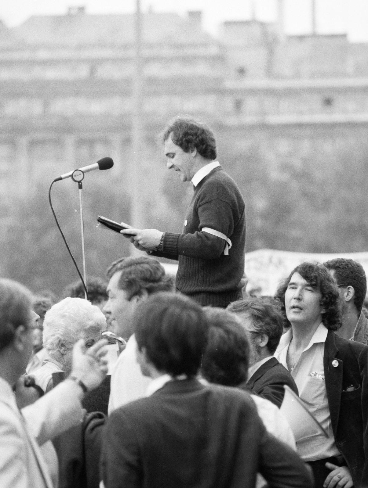 Hungary, Budapest V., Kossuth Lajos tér, tüntetés a bős-nagymarosi vízlépcsőrendszer felépítése ellen, 1988. szeptember 12-én., 1988, Szebeni András, Budapest, Fortepan #302166