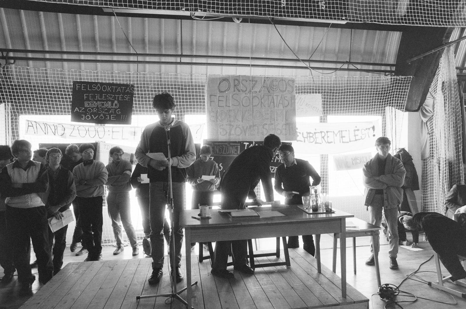 Magyarország, demonstráció a felsőoktatás anyagi és tárgyi feltételeinek radikális javításáért., 1988, Szebeni András, oktatás, Fortepan #302305