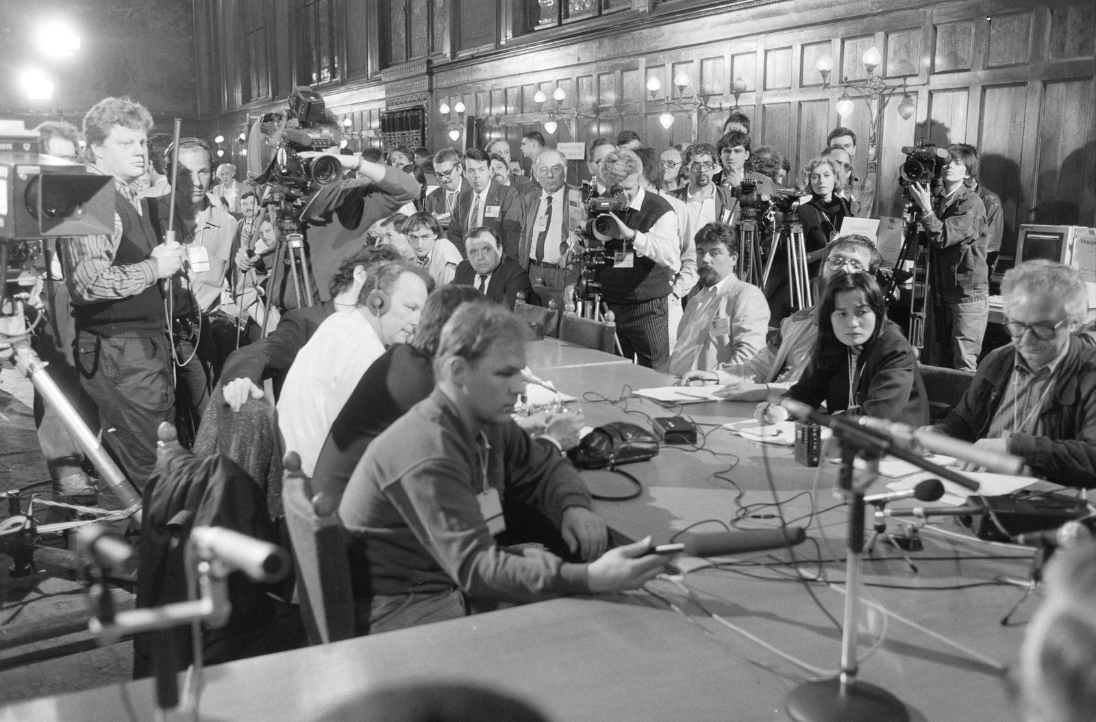 1990, Szebeni András, press conference, Fortepan #302317