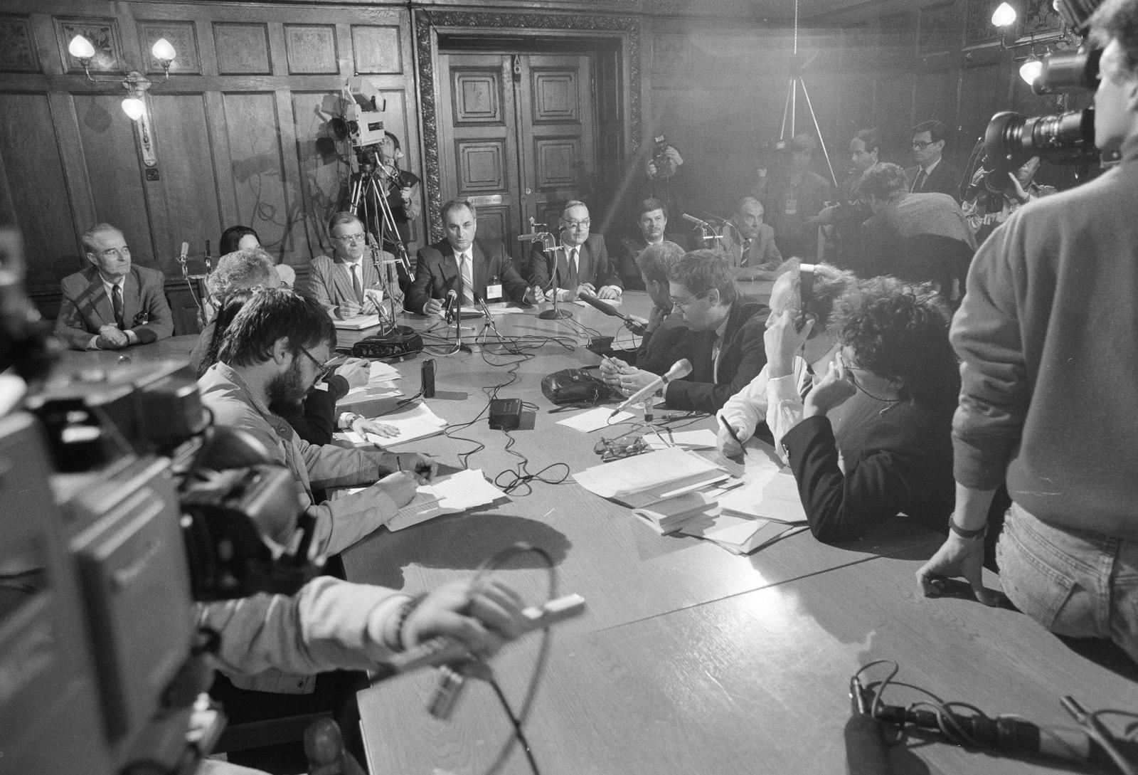 1990, Szebeni András, sajtótájékoztató, Fortepan #302318