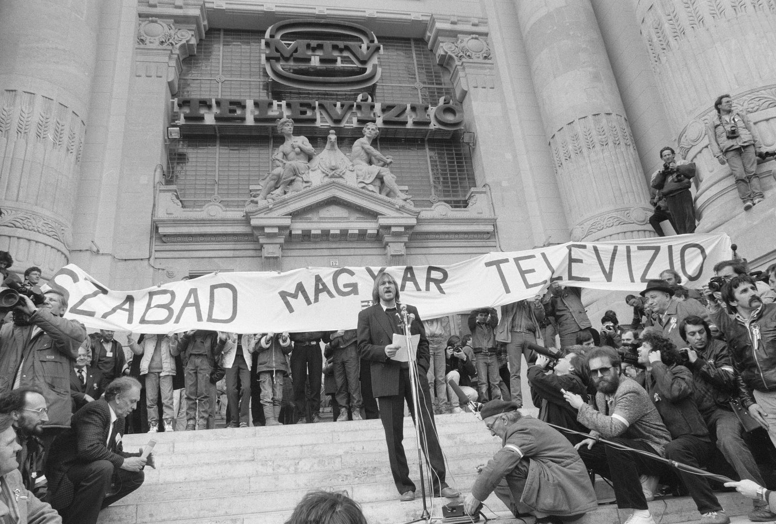 1989, Szebeni András, Best of, szónok, mikrofonállvány, politika, tüntetés, karszalag, felirat, sajtó, Fortepan #302404
