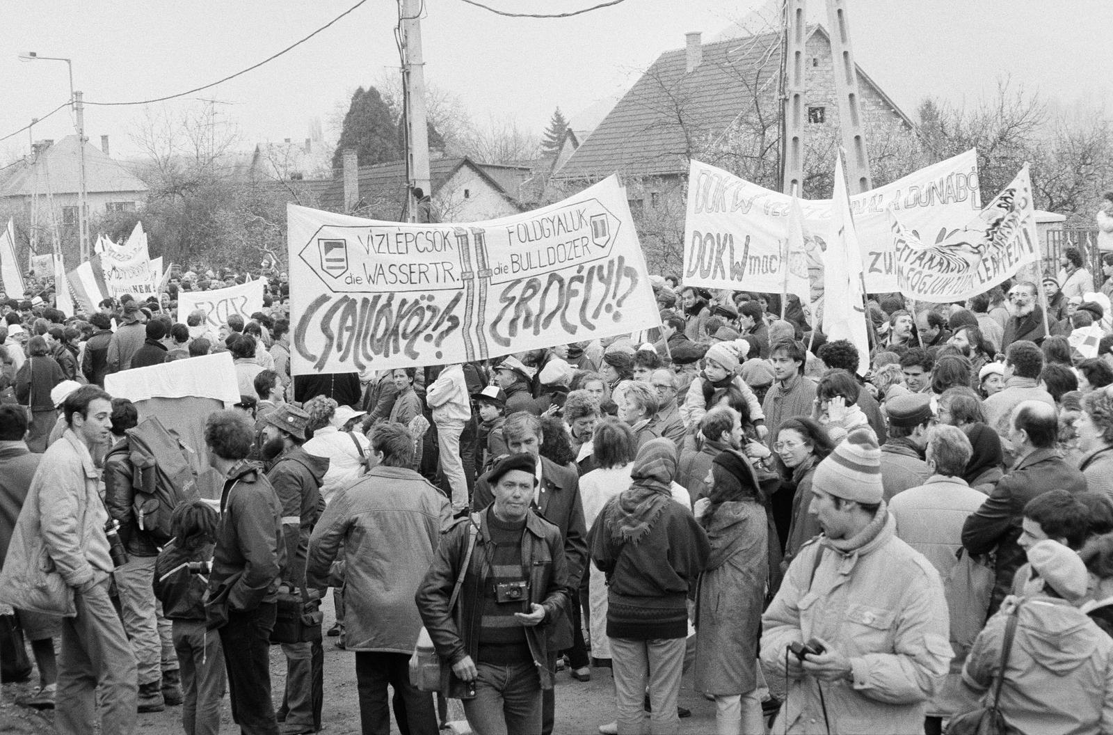 Hungary, Nagymaros, tüntetés a bős-nagymarosi vízlépcsőrendszer felépítése ellen, 1989. április 3-án., 1989, Szebeni András, Fortepan #302424