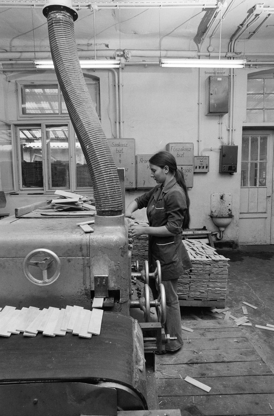 1986, Szebeni András, munkahely, fali csap, Fortepan #302527