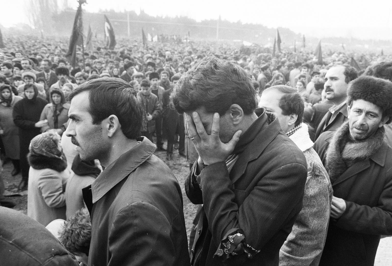 1990, Szebeni András, arceltakarás, Fortepan #302533