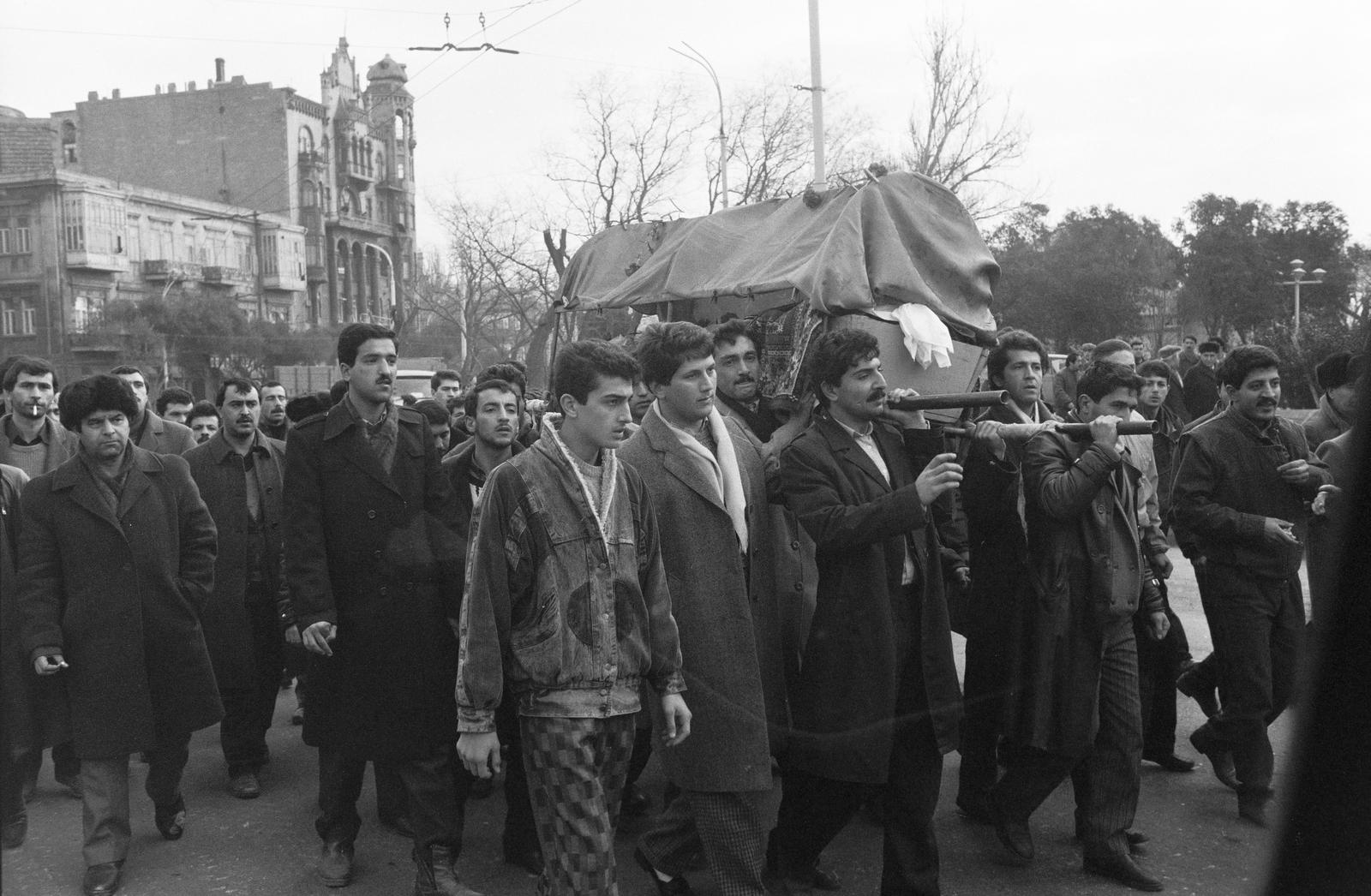 1990, Szebeni András, funeral procession, carrying, carrying on the shoulder, Fortepan #302542
