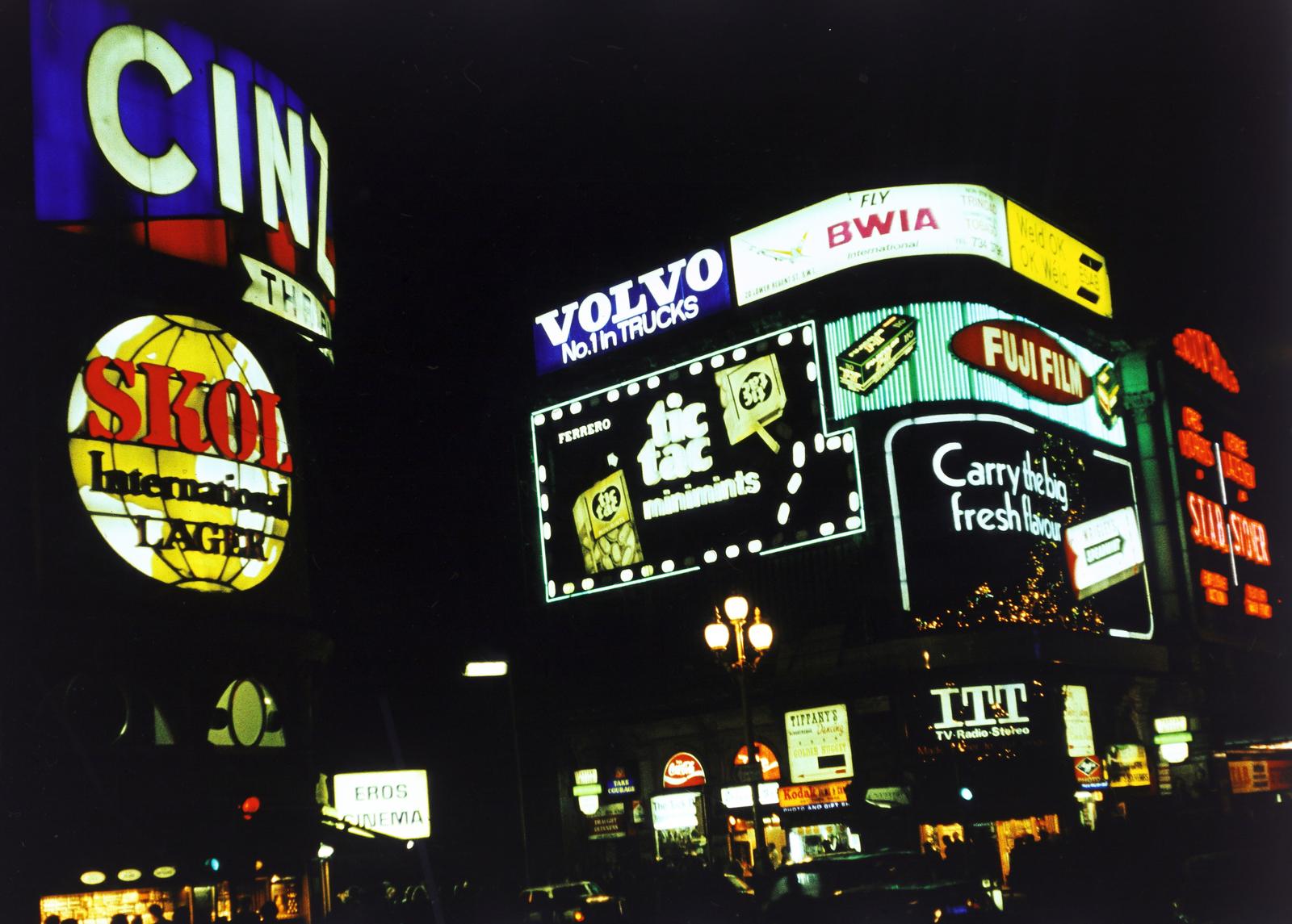 1980, Szomolányi József, színes, éjszaka, neonreklám, Volvo-márka, Fortepan #302586