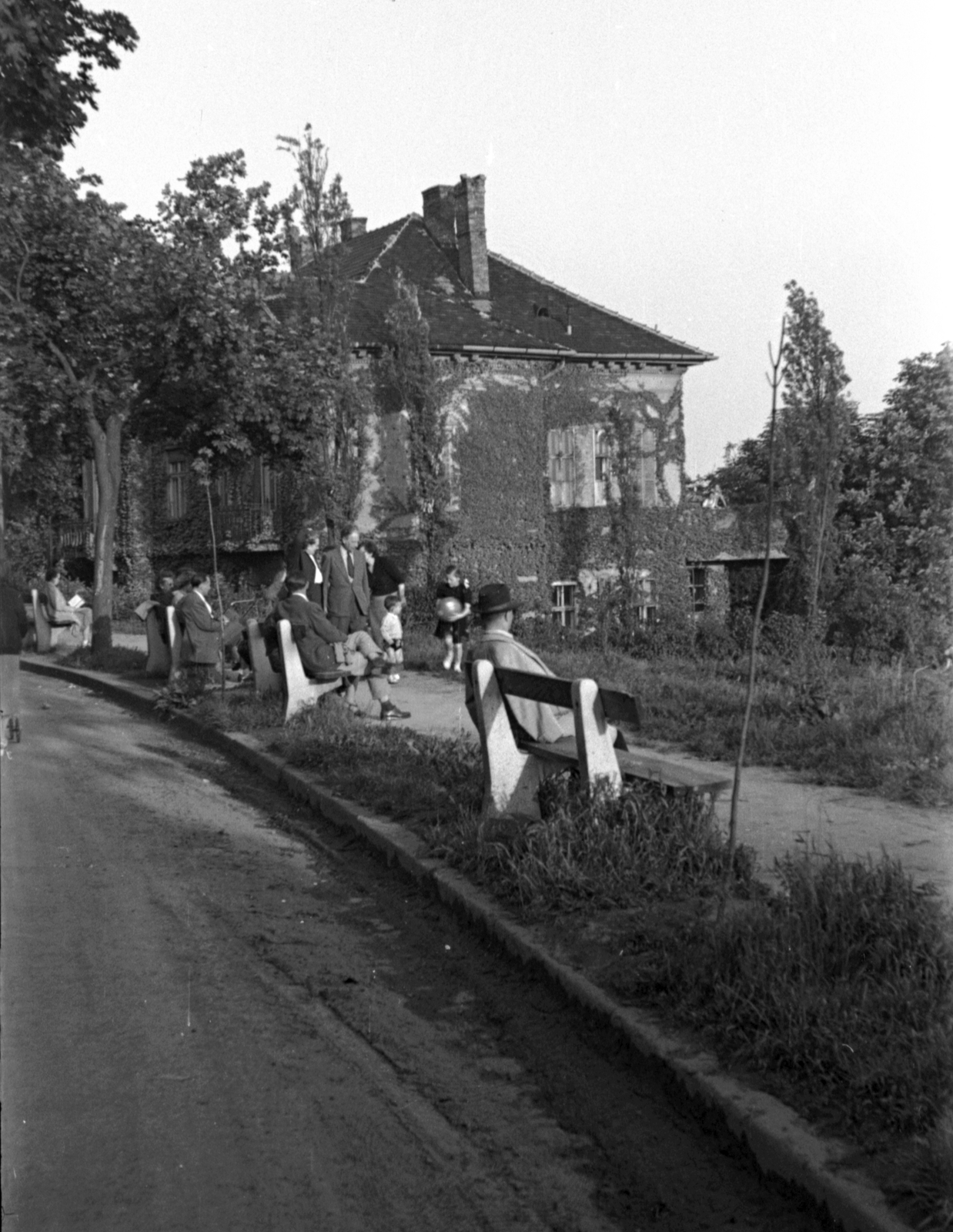 1955, Fortepan, street furniture, street view, genre painting, bench, Fortepan #30259