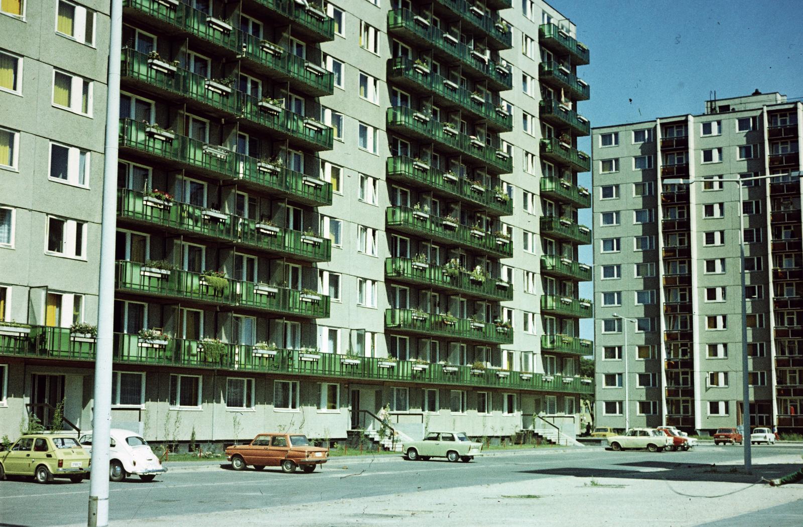 1980, Szomolányi József, színes, erkély, panelház, Fiat-márka, Zaporozsec-márka, Trabant-márka, Fortepan #302590