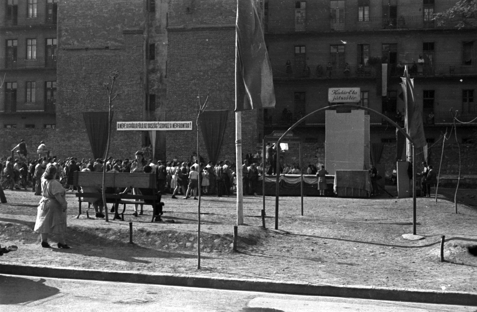 Hungary, Budapest IX., Közraktár utca - Kinizsi utca saroktelek., 1949, Fortepan, playground, firewall, Budapest, Fortepan #30262