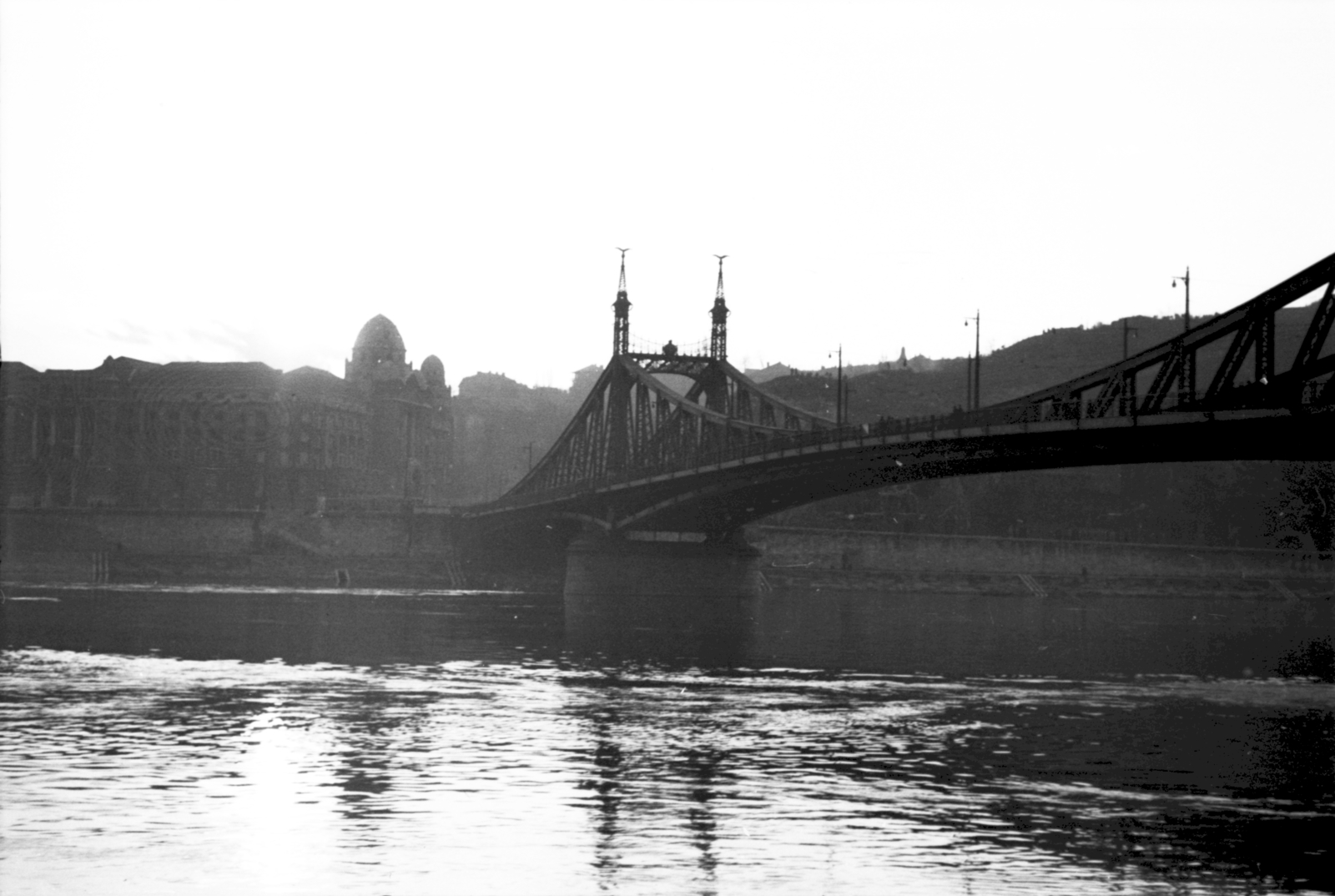 Hungary, Budapest, Szabadság híd Pest felől, túlparton a Gellért Szálló és Gyógyfürdő., 1955, Fortepan, hotel, Secession, Danube, Bath house, Duna-bridge, János Feketeházy-design, Art Nouveau architecture, Ármin Hegedűs-design, Artúr Sebestyén-design, Izidor Sterk-design, Fortepan #30267