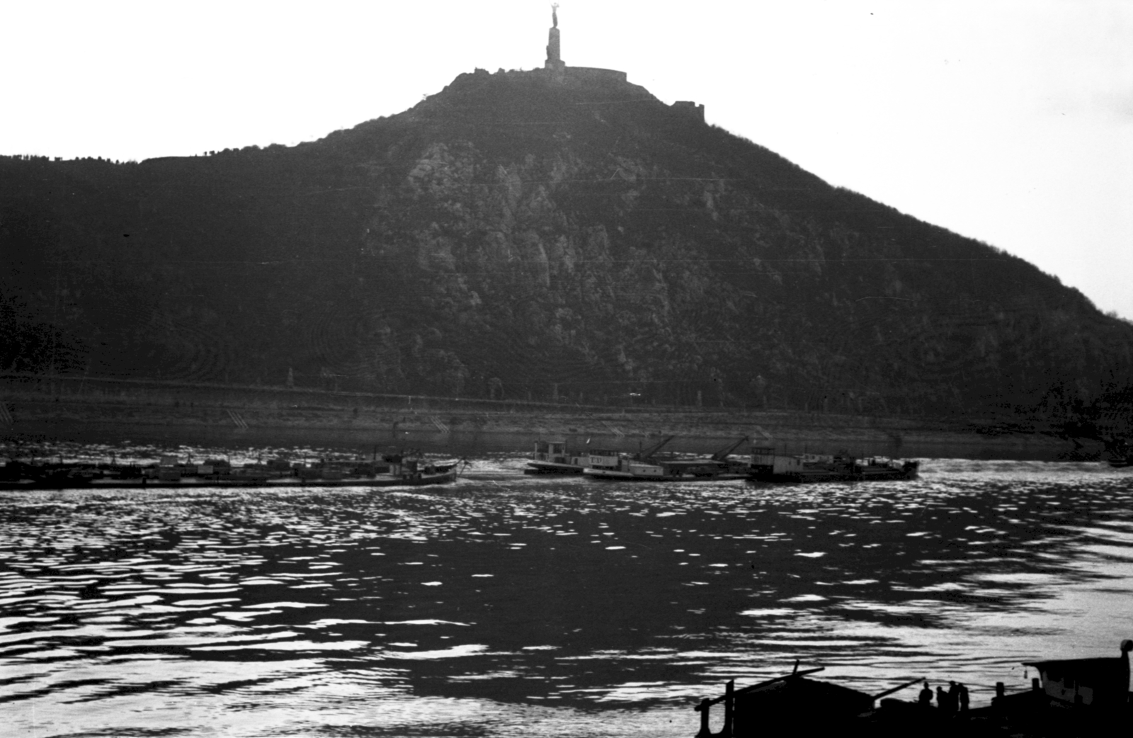 Hungary, Budapest, Gellért-hegy Pestről nézve., 1955, Fortepan, river, monument, barge, mountain, Fortepan #30268