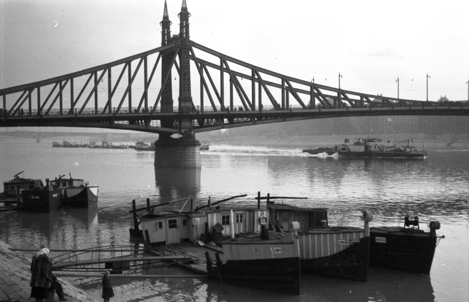 Hungary, Budapest, Szabadság híd Pest felől., 1957, Fortepan, ship, barge, Danube, Duna-bridge, János Feketeházy-design, Fortepan #30271