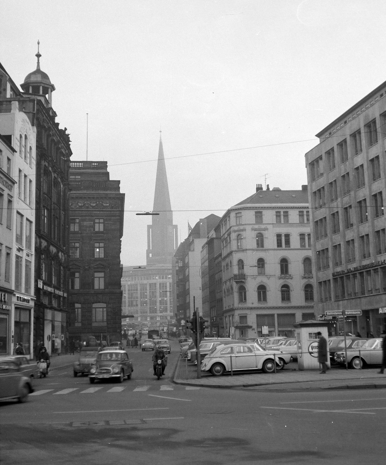 Germany, Hamburg, az Alstertor a Billendamm felől., 1964, Szomolányi József, street view, car park, Fortepan #302723