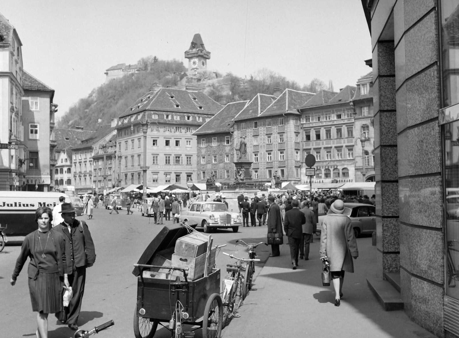 1963, Szomolányi József, sculpture, street view, Julius Meinl-brand, tricycle, church clock, Fortepan #302766