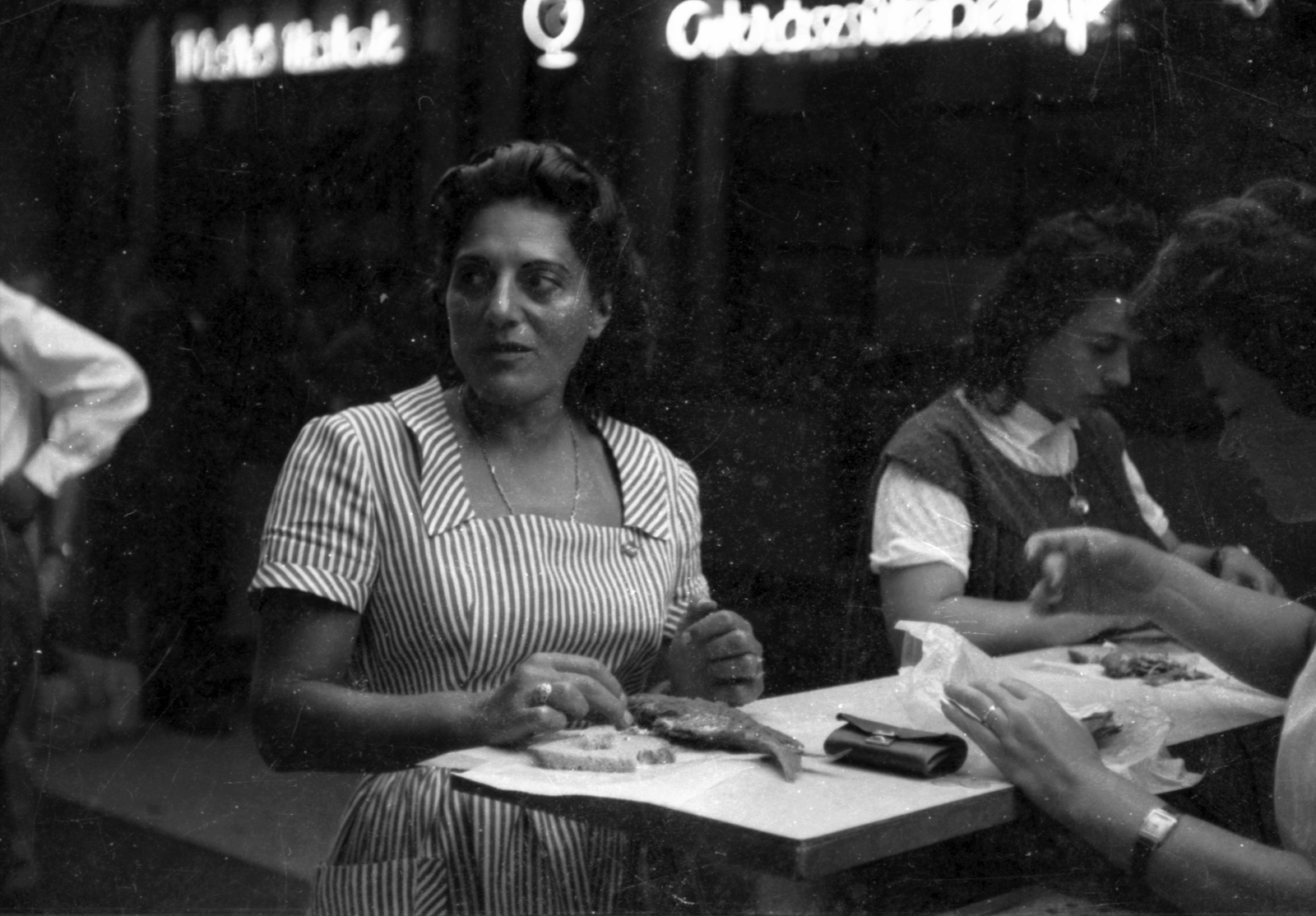 Hungary,Lake Balaton, Siófok, büfésor a vasútállomásnál., 1957, Fortepan, hospitality, meal, neon sign, counter, fish, striped dress, Fortepan #30277