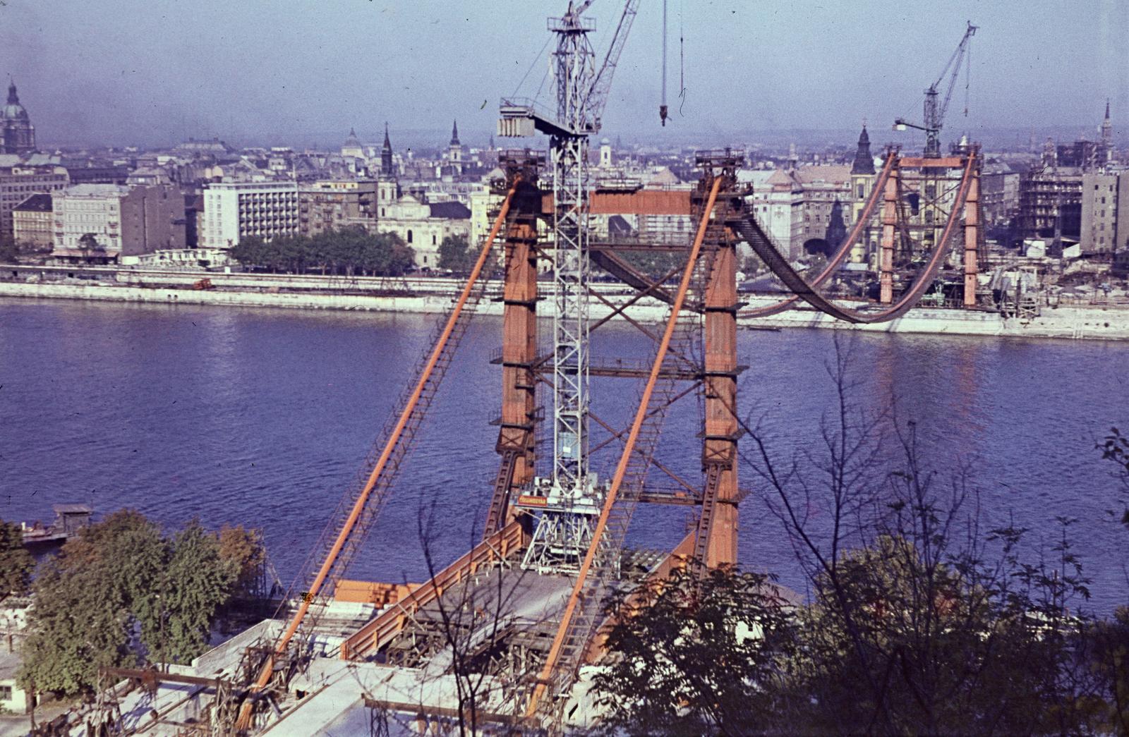 Hungary, Budapest I., az épülő Erzsébet híd a Gellérthegyről nézve., 1963, Szomolányi József, colorful, bridge building, Budapest, Fortepan #302771