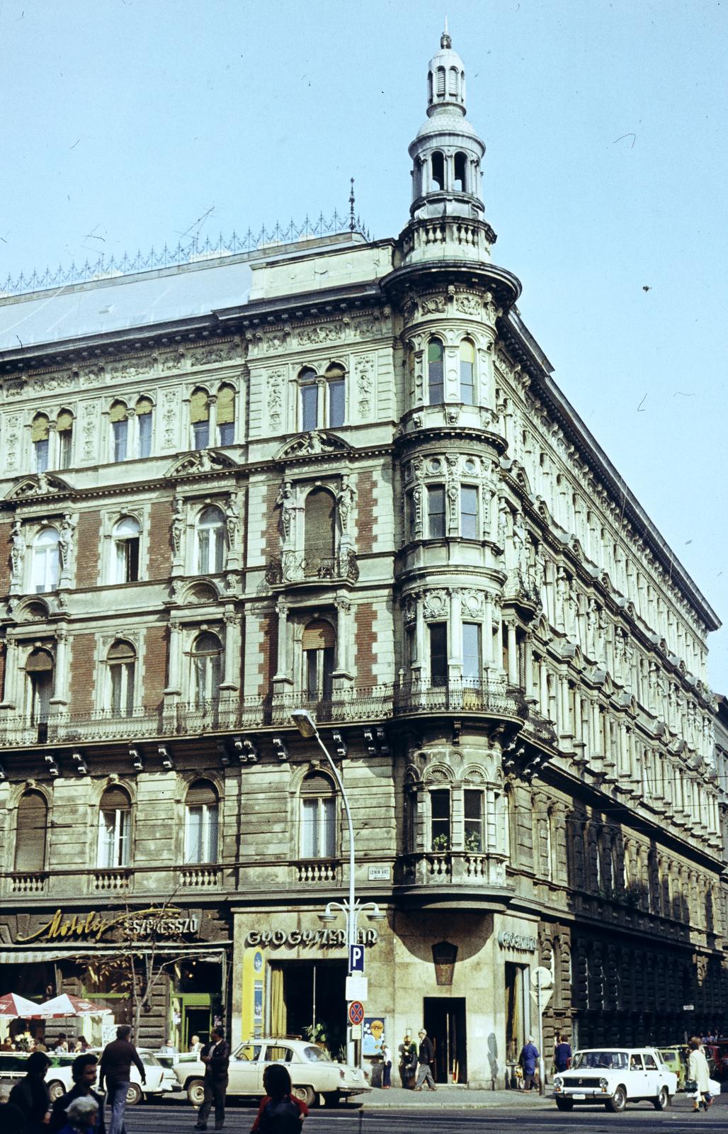 1978, Szomolányi József, colorful, pharmacy, cornerhouse, building statue, espresso, Fortepan #302782